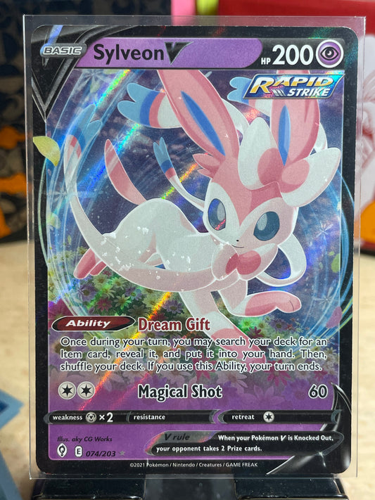 2021 Sylveon V #74 Evolving Skies